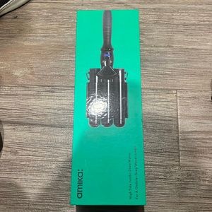 Amika hair waver